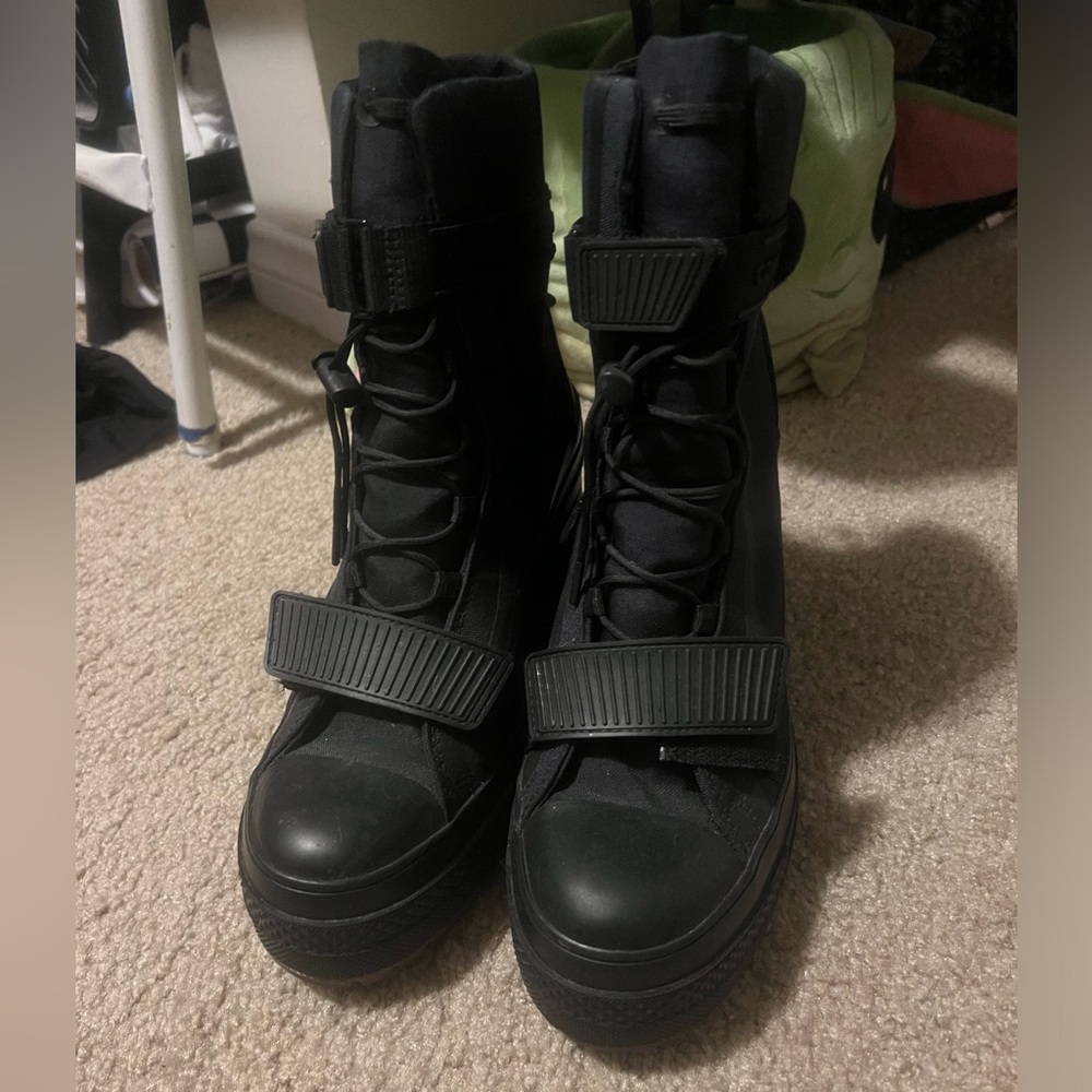 Converse boot